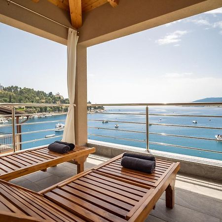 Seafront 2-Bedroom Apartment Nika - Rabac Bagian luar foto