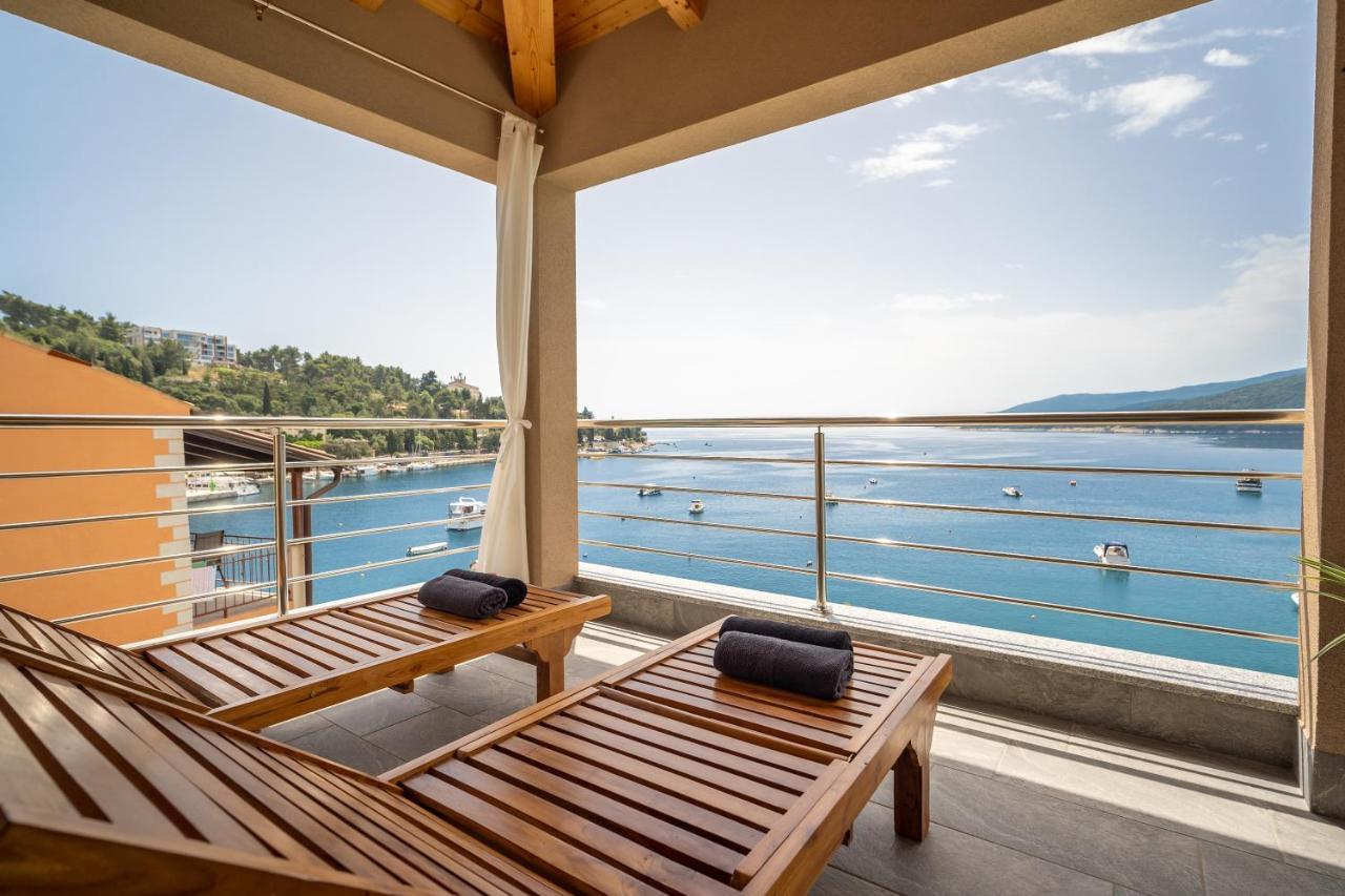 Seafront 2-Bedroom Apartment Nika - Rabac Bagian luar foto