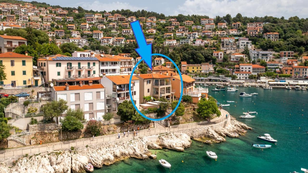 Seafront 2-Bedroom Apartment Nika - Rabac Bagian luar foto