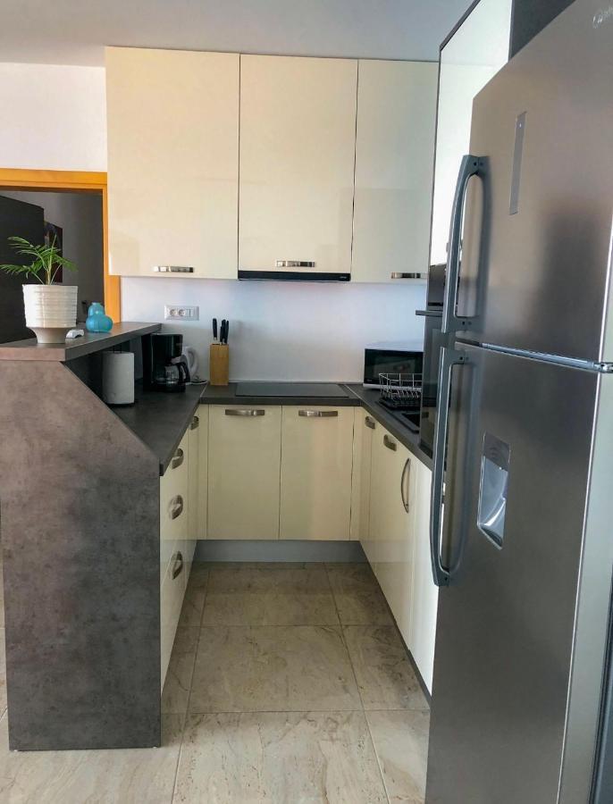 Seafront 2-Bedroom Apartment Nika - Rabac Bagian luar foto