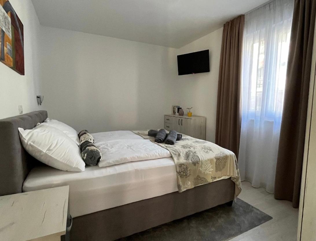 Seafront 2-Bedroom Apartment Nika - Rabac Bagian luar foto