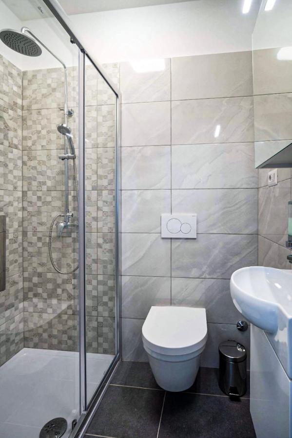 Seafront 2-Bedroom Apartment Nika - Rabac Bagian luar foto
