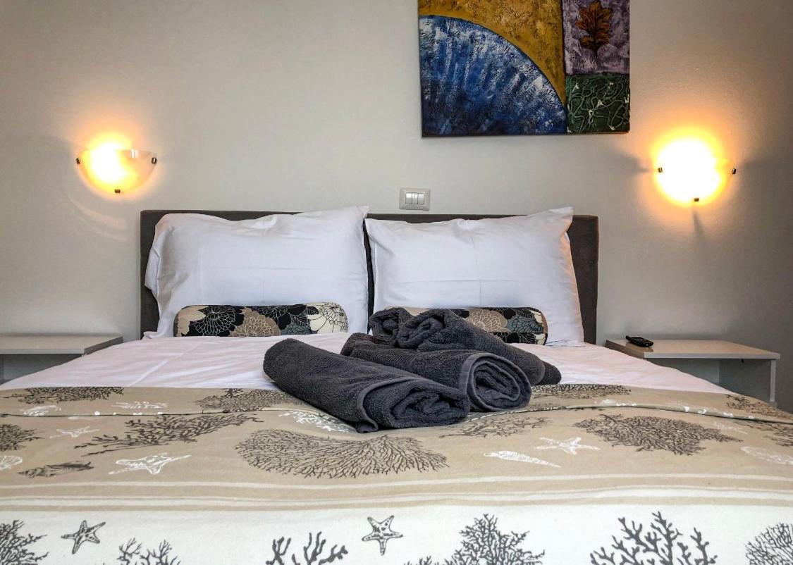 Seafront 2-Bedroom Apartment Nika - Rabac Bagian luar foto