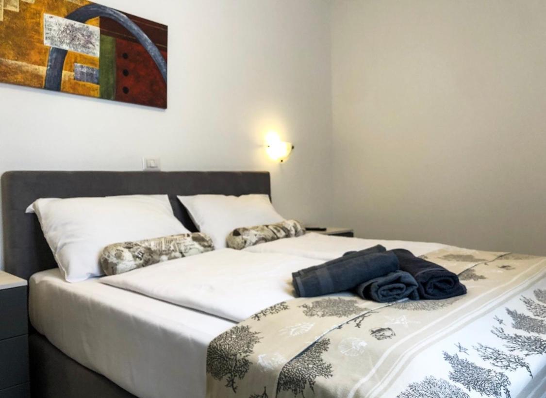 Seafront 2-Bedroom Apartment Nika - Rabac Bagian luar foto