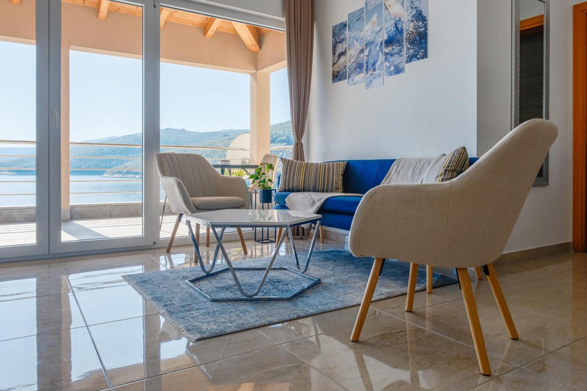 Seafront 2-Bedroom Apartment Nika - Rabac Bagian luar foto